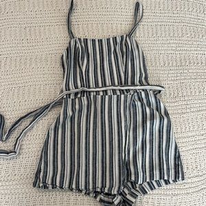 B. darlin size 5/6 fits like small blue/white/grey stripes, romper, tank, zips